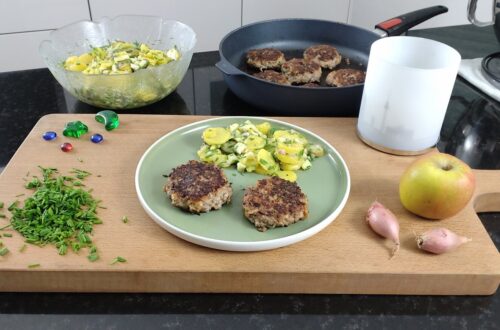 Buletten mit Kartoffelsalat