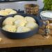 Pfälzer Dampfnudeln mit Weinsoße